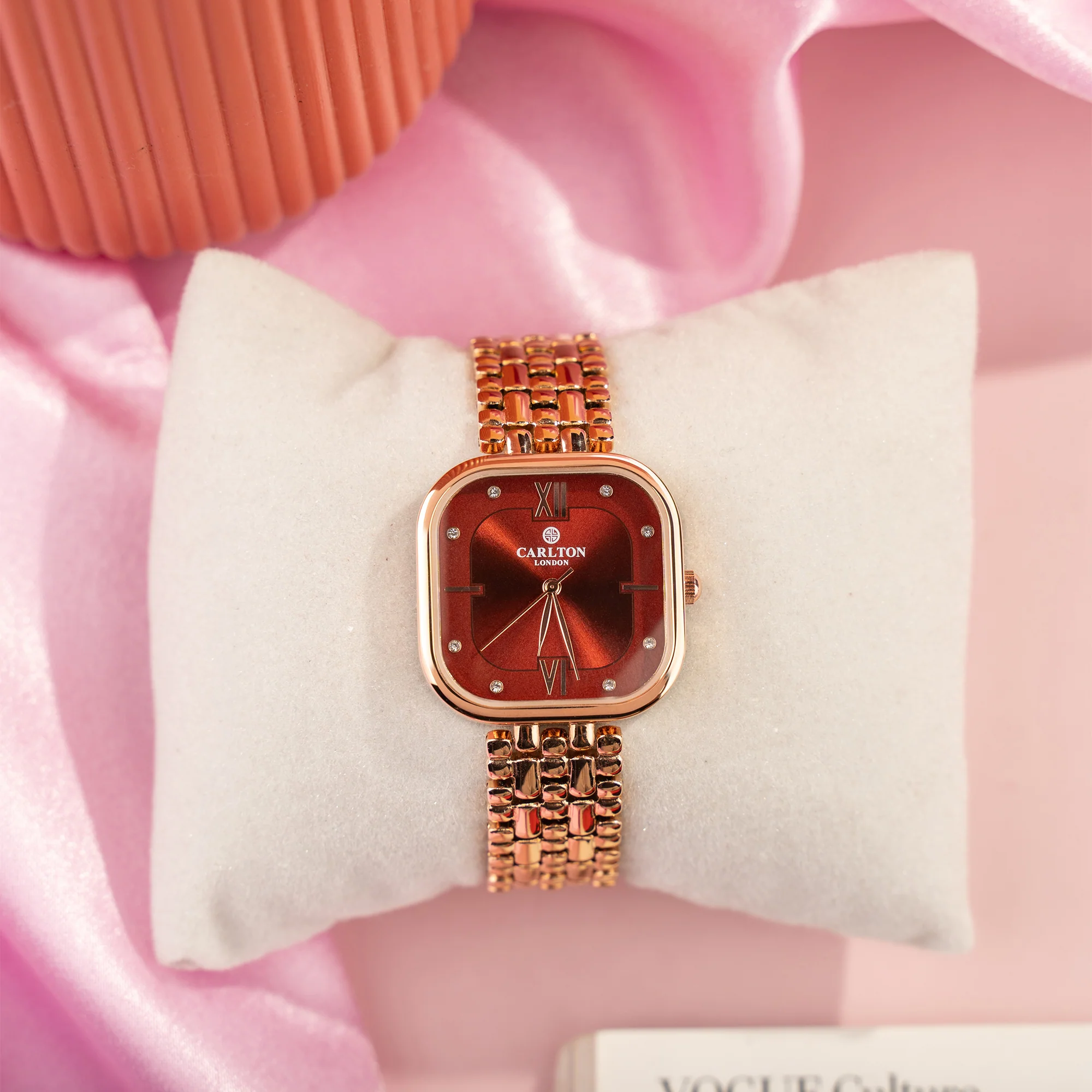 Chelsea: Women Gold / Red Stainless Steel Analog Watch - CLSSCRED - Image 2