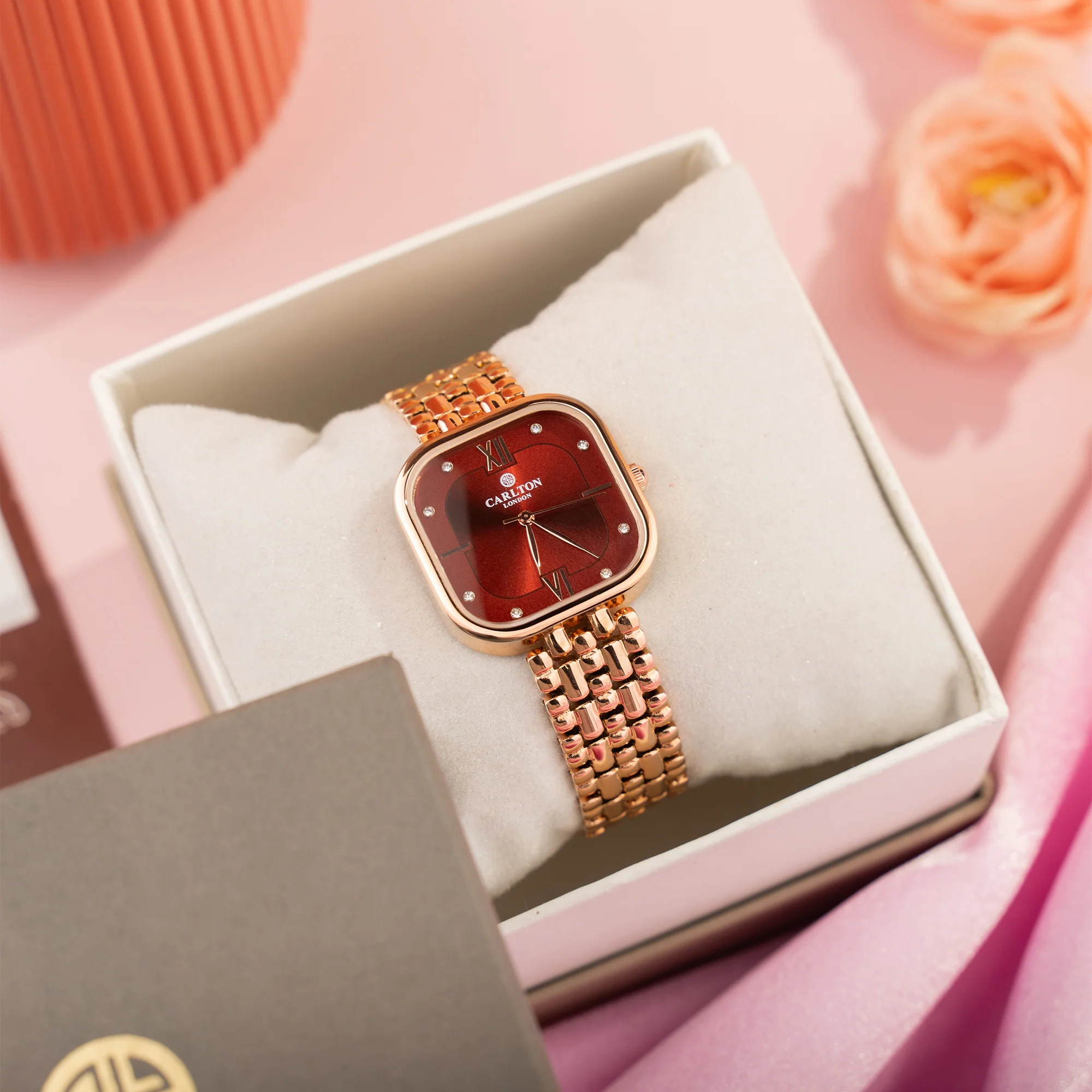 Chelsea: Women Gold / Red Stainless Steel Analog Watch - CLSSCRED - Image 4